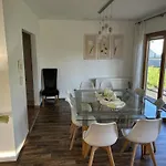 Haus Mit Terrasse Am Sonnenuntergang *
