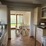 Haus Mit Terrasse Am Sonnenuntergang