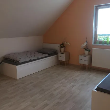 Haus Mit Terrasse Am Sonnenuntergang *