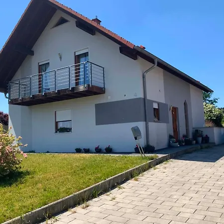 Haus Mit Terrasse Am Sonnenuntergang Holiday home